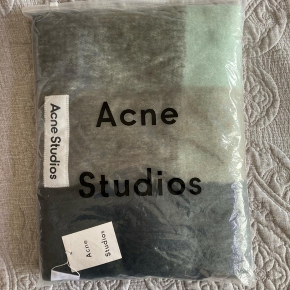Acne Studios Scarf - Picture 3 of 3